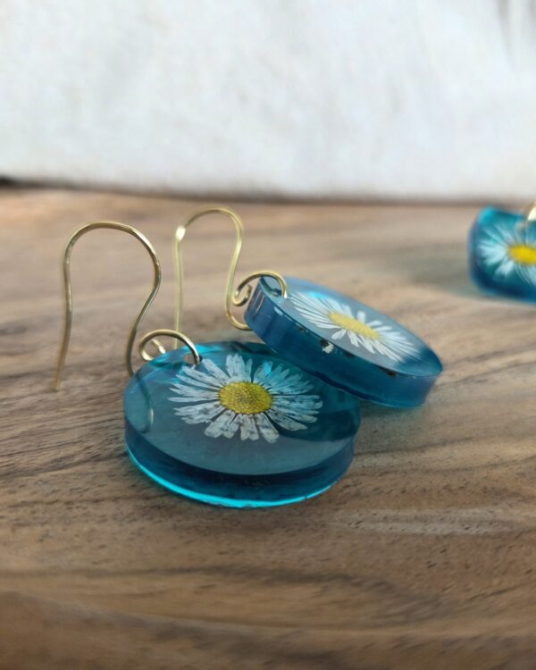 Naušnice - epoksi smola s tratinčicom